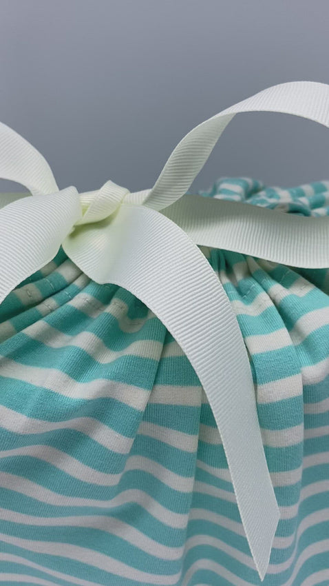 eco-friendly gift wrapping, sustainable gift wrapping, holiday eco-gift wrapping, sustainable gift bag, fabric gift bag